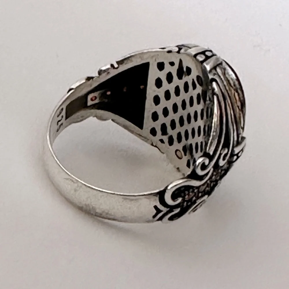925 Silver stunning ring red oval stone